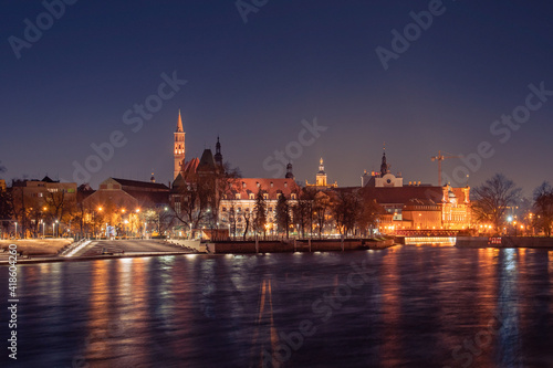 Xawery Dunikowski Boulevard on the Odra River, night view from the shore. © Castigatio