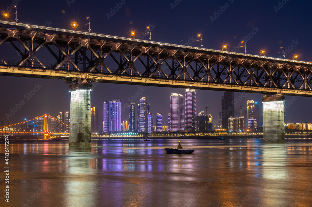 Obraz premium Wuhan city skyline scenery in Wuahn, Hubei, China