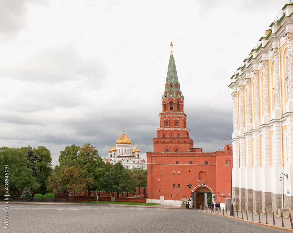 Kremlin tower Borovitskaya. At the post stands guard. Tourists come to the Kremlin