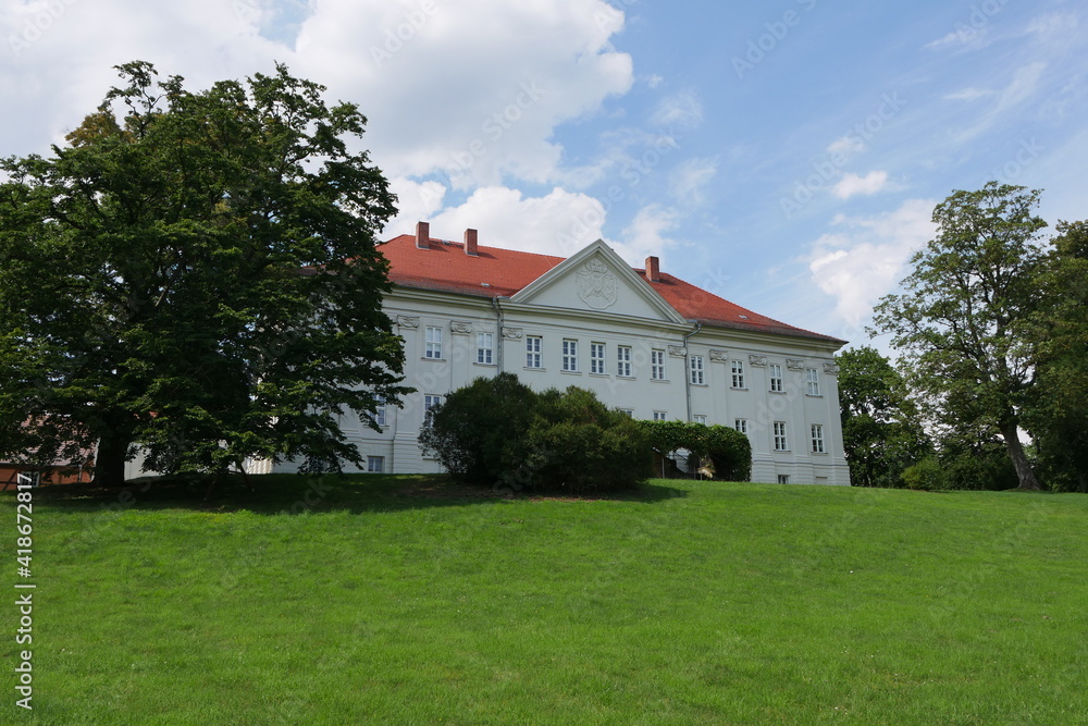 Fototapeta premium Schloss Hohenzieritz