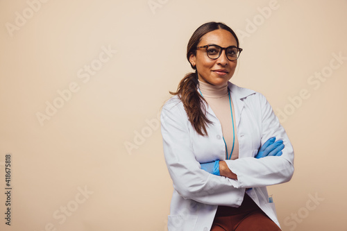 Obraz na płótnie Confident female physician