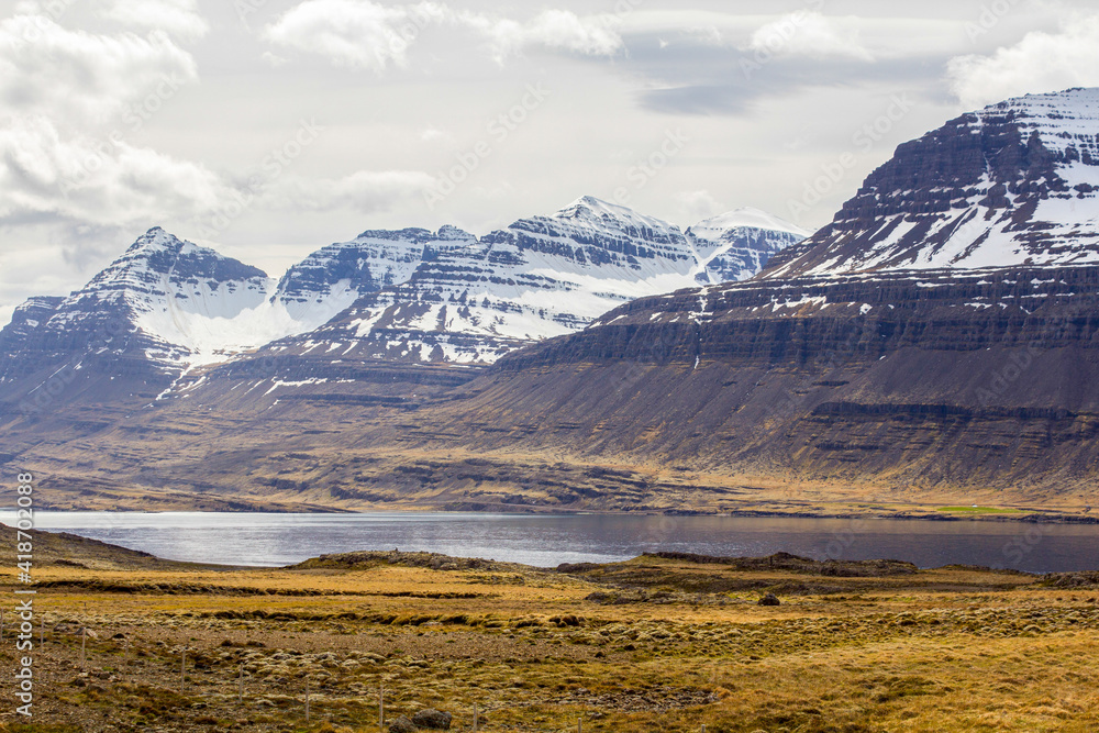 Fototapeta premium Mountains and fjord landscape in Iceland