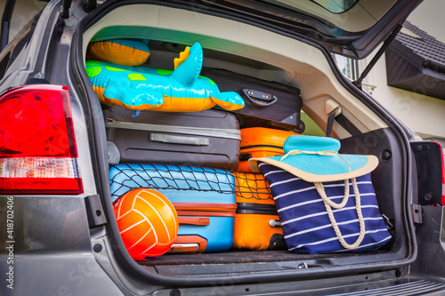 Obraz na plátně Baggages in the car trunk packed and ready to go for holidays
