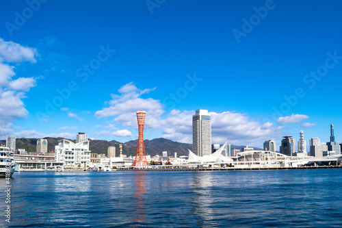 海側から見た神戸の街並み