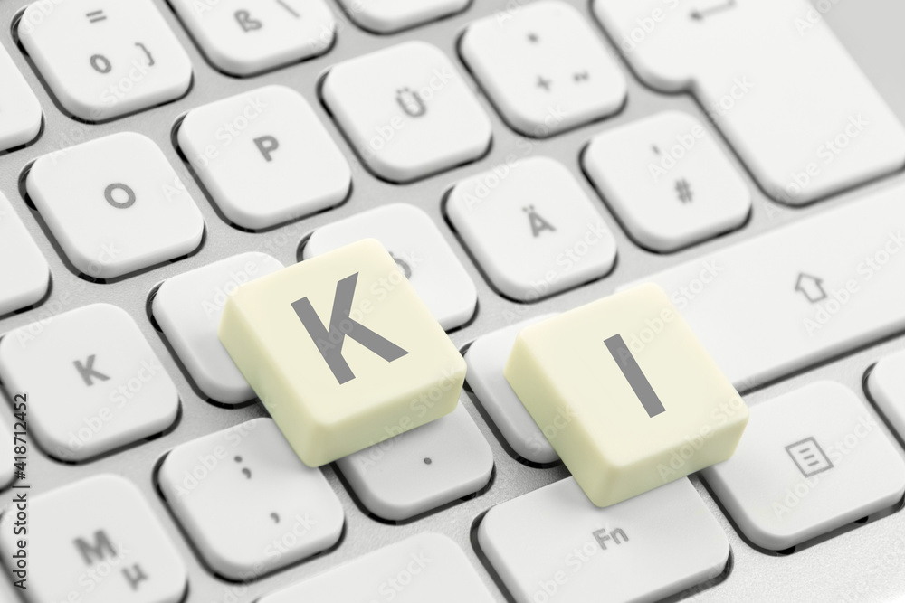 KI und PC Keyboard Nahaufnahme KI und PC Keyboard Nahaufnahme