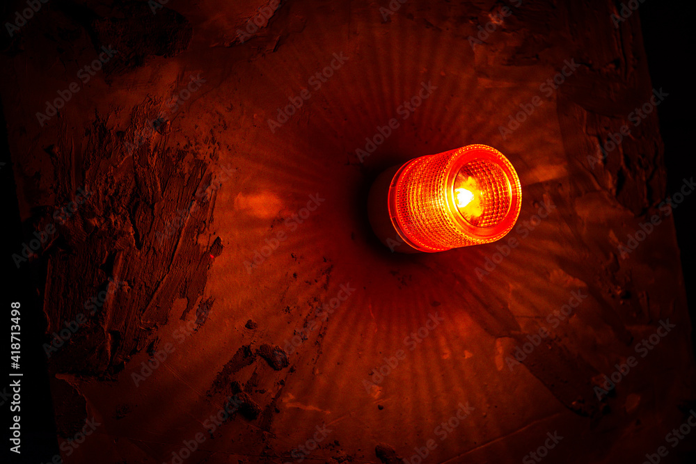 Emergency lighting in the factory, Warning light, Orange siren on concrete wall. - obrazy, fototapety, plakaty 