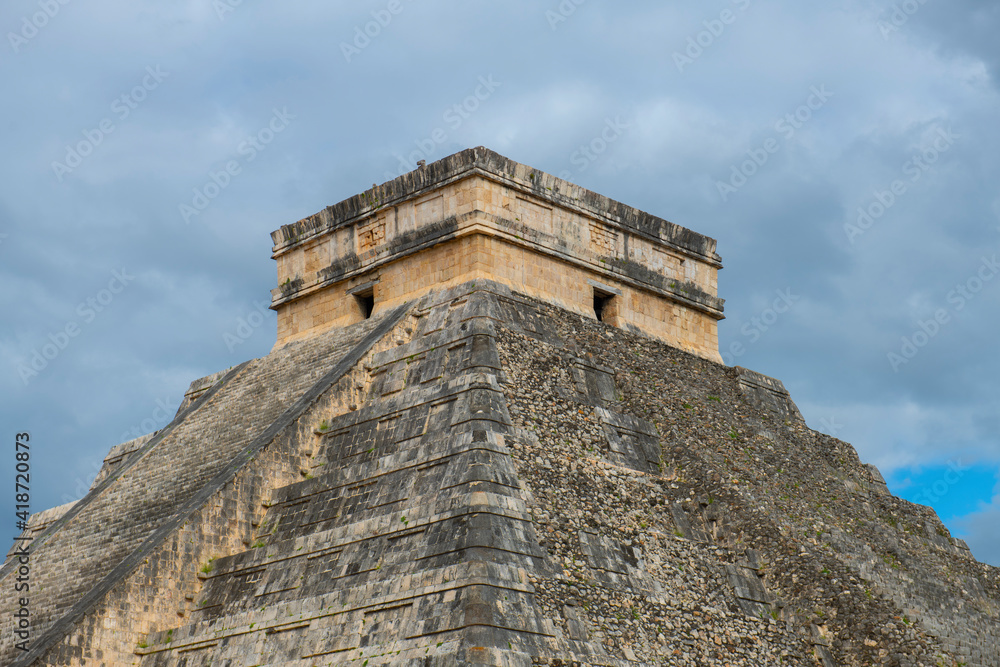 Temple of Kukulcan El Castillo at the center of Chichen Itza archaeological site in Yucatan, Mexico. 