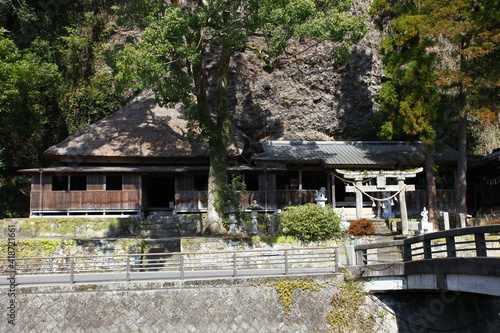 大分県豊後高田市にある天念寺講堂と身濯神社 photo