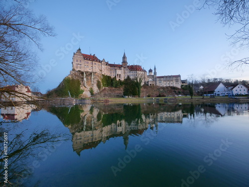Sigmaringen, Deutschland: Das Schloss spiegelt sich in der Donau