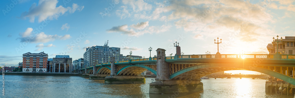 Panorama of Thames river on sunset