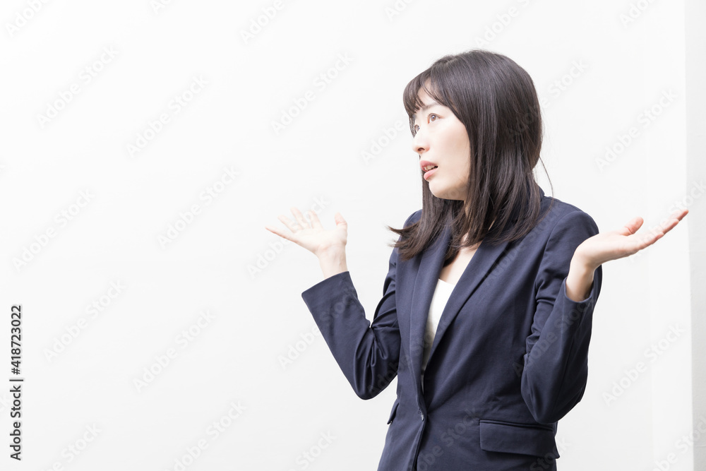 Woman sanding and shrug her shoulders (gesture) Woman sanding and shrug her shoulders (gesture)