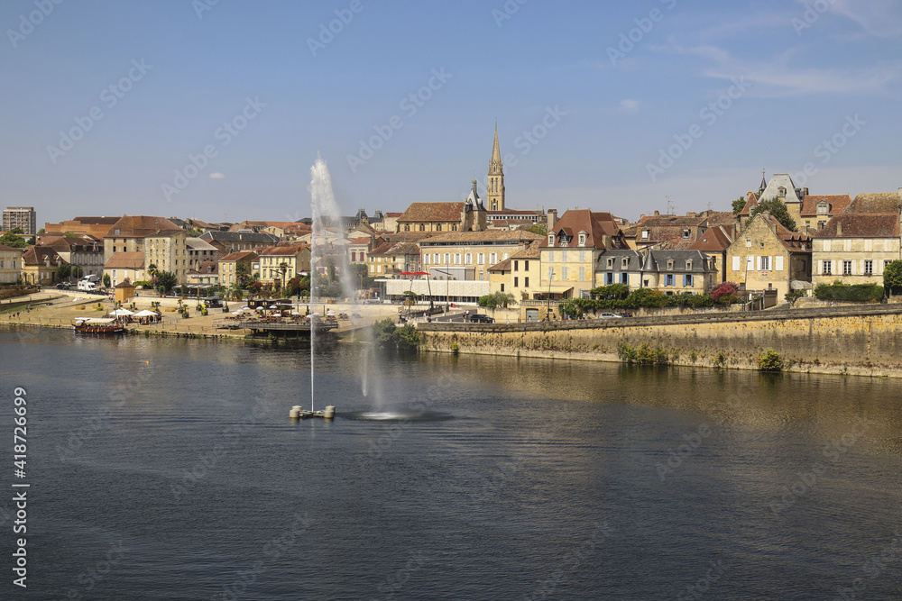 View of Bergerac from the other side of Dordoña river. French region of Nouvelle-Aquitaine. France