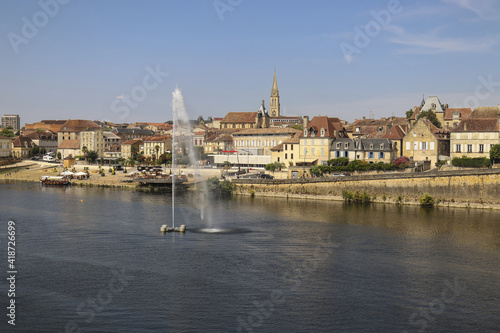 View of Bergerac from the other side of Dordoña river. French region of Nouvelle-Aquitaine. France © Migeli Barrios