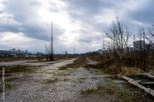 Pusty parking dla tirów, przestrzeń na Odolanach w Warszawie photo