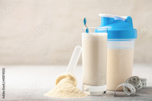 Fotografia Protein sport shake and powder . Fitness food and drink. Diet