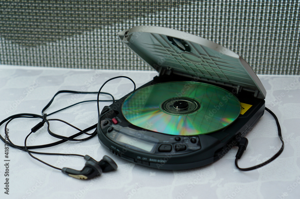 Discman ein portabler CD Player Stock Photo
