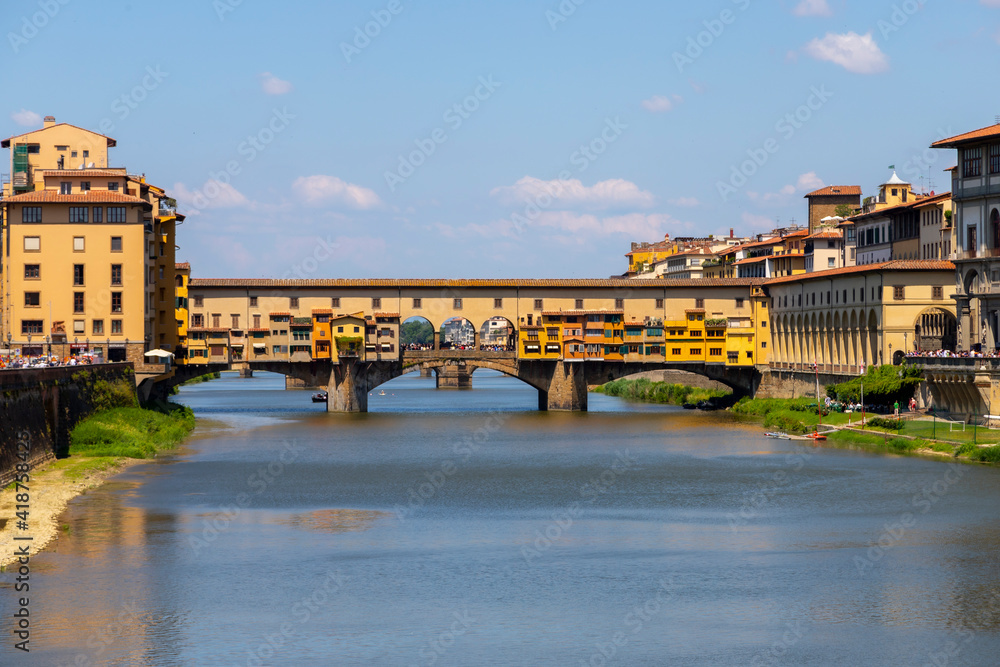 Fototapeta premium View of Ponte Vecchio during the day in Florence, Italy.