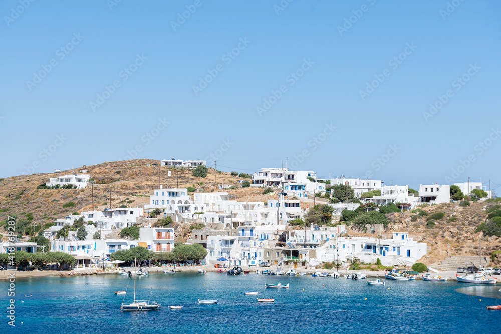Obraz premium View of the bay of Vlyho in Sifnos island, Greece.