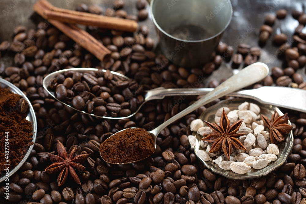 Fototapeta premium Coffee beans and spices