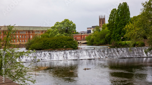 Fotografie The river Derwent in Derby City Center showing weir, Council House and Cathedra