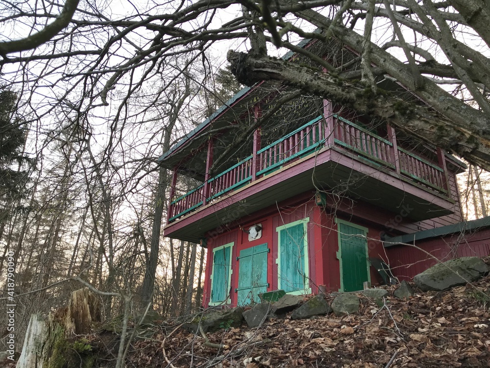 Jägerhaus im Wald