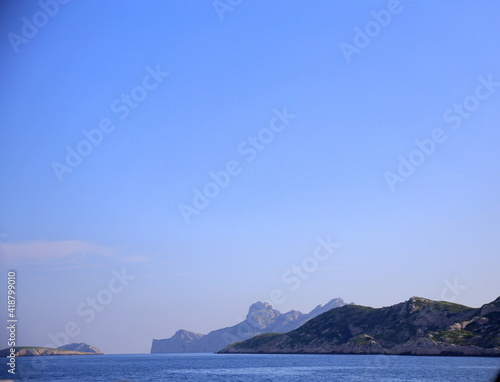 Range of rocky walls of the Calanques coast, on the sea, at sunset, Parc National des Calanques, Marseille, France © l