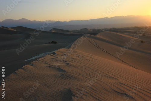 Lever de soleil sur la Death Valley