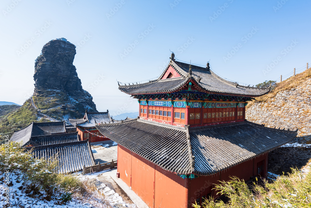 The new golden dome and Cheng'en Temple on Fanjing Mountain, Tongren, Guizhou, China The new golden dome and Cheng'en Temple on Fanjing Mountain, Tongren, Guizhou, China