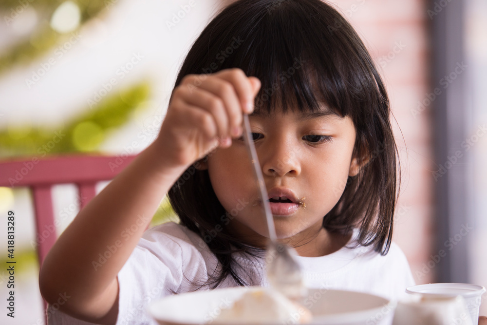 Girls with food, children and eating, cute Asian girls Girls with food, children and eating, cute Asian girls