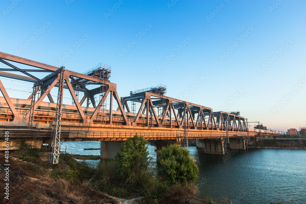 Obraz premium High-speed rail driving on the bridge
