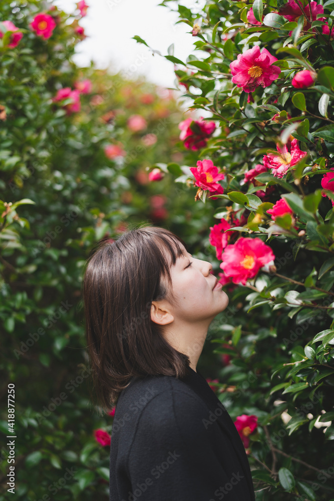 Naklejka premium 公園の女性