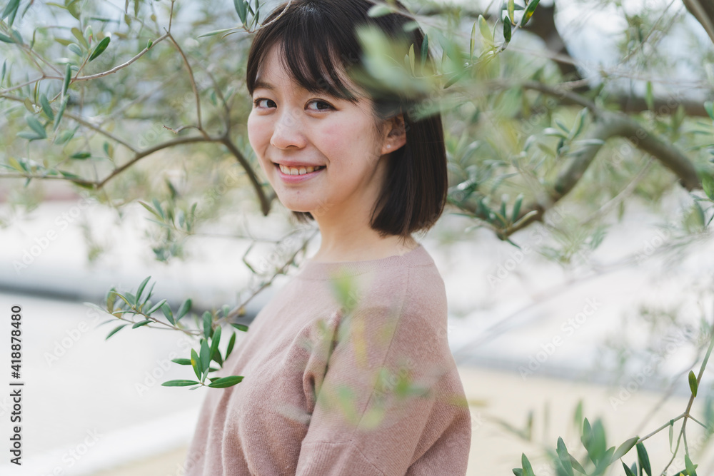 公園の女性 公園の女性