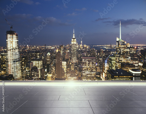 Photography Empty concrete rooftop on the background of a beautiful Manhattan skyline at eve
