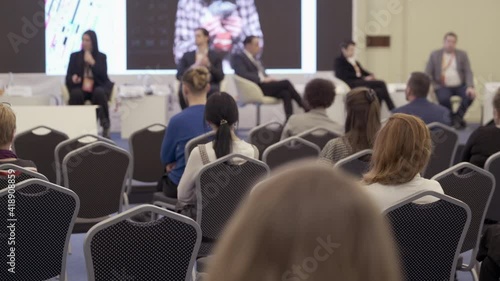 Wallpaper Mural Audience listens to the lecturer Torontodigital.ca