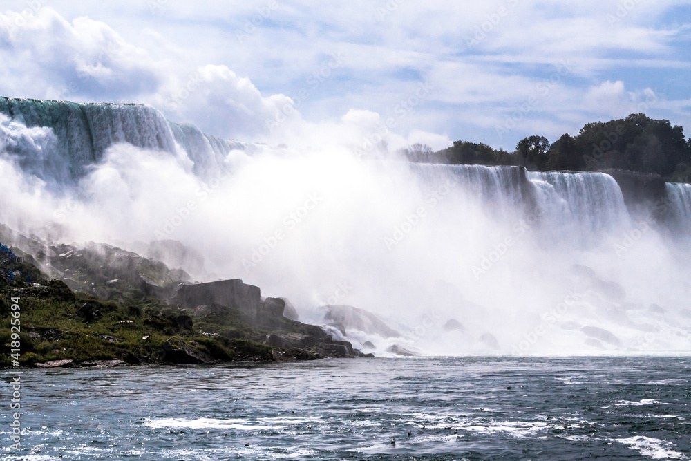 dramatic and spectacular photos of Niagara Falls.