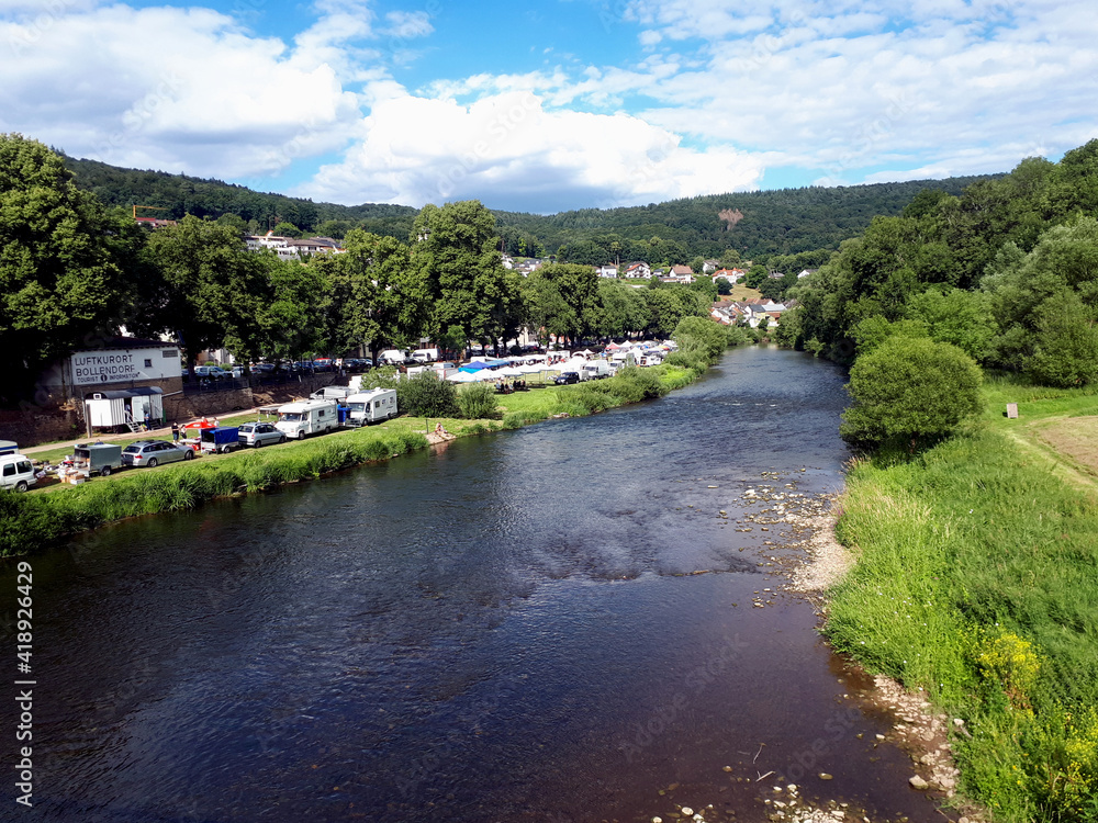 Blick auf die Sauer, den Grenzfluss zwischen Deutschland und Luxemburg bei Bollendorf in der Südeifel, Rheinland-Pfalz