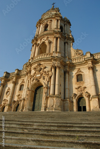 The Cathedral of San Giorgio is the cathedral of Modica which is a symbol of the Sicilian Baroque which belongs to UNESCO.