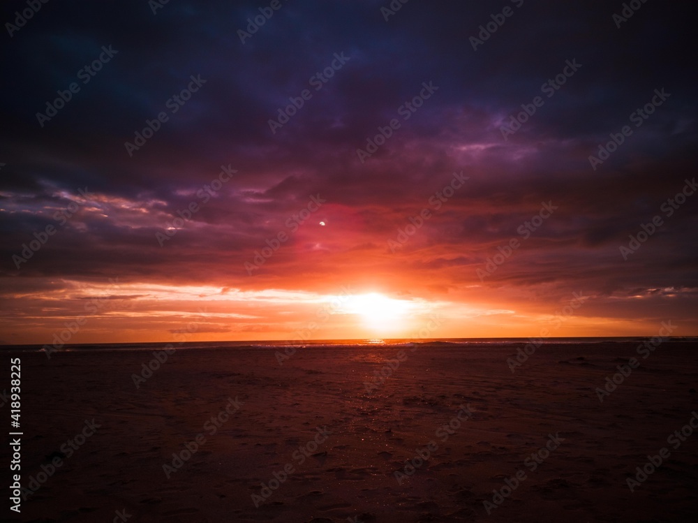 Obraz premium sunset at the beach