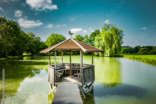 Pavillion in einem Teich photo