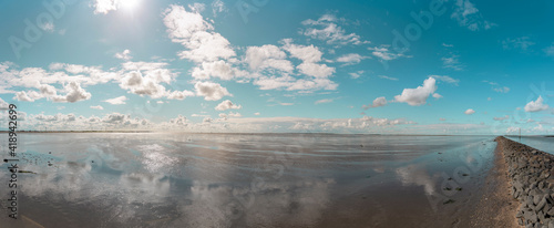 Schilderij op canvas Landscape in the Wadden Sea National Park near Harlesiel