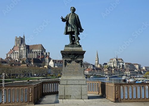 Photos Auxerre, la statue de Paul Bert sur le pont du mêmenom
