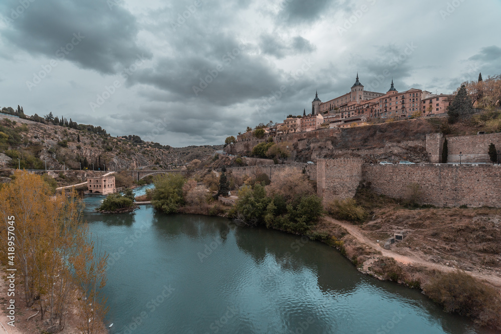 Toledo con el Tajo