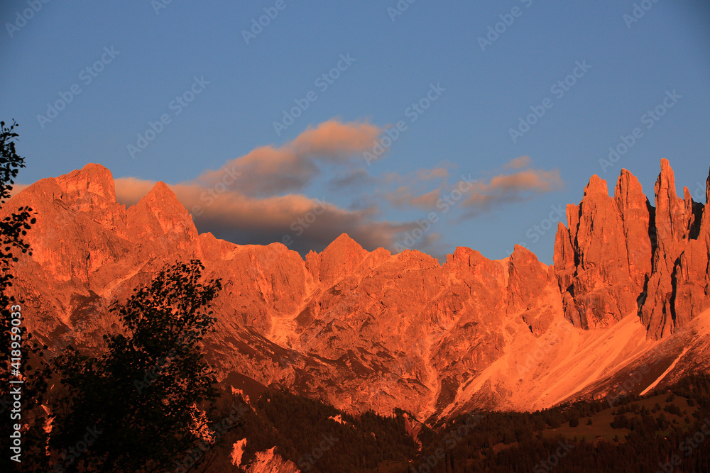 Rosengarten Gebirgsmassiv mit Vajolet-Türme, Alpenglühen, Abendlicht, Südtirol, Trentiner Dolomiten, Italien, Europa