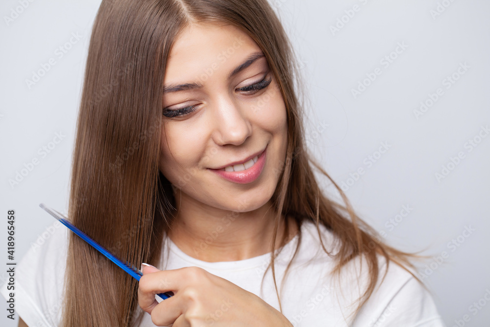 Woman with a comb in her hand on dressing room.