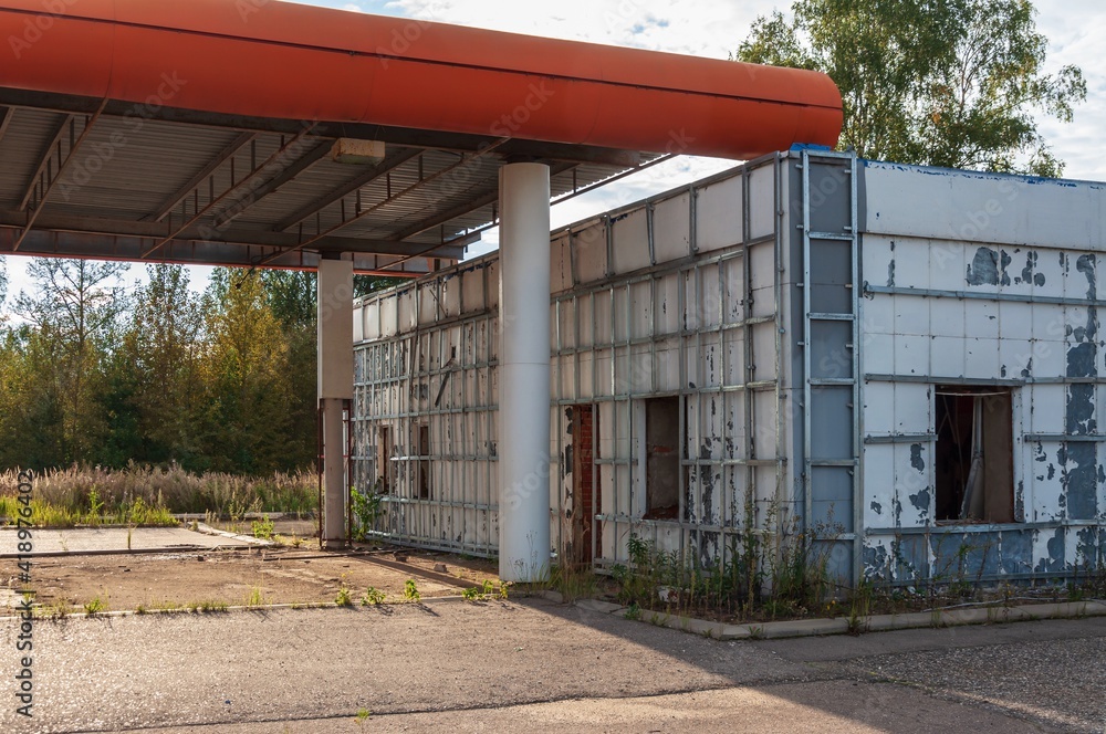 Fototapeta premium Old abandoned gas station