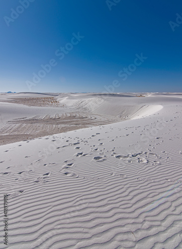 Fototapeta Naklejka Na Ścianę i Meble -  White sand dunes showing wind ripples in formations of gypsum hills at national monument park in southwest north america mexico natural area.
