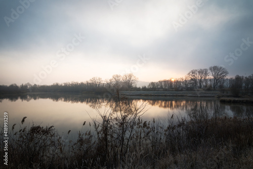 Fototapeta Naklejka Na Ścianę i Meble -  sunrise on a cold morning on the lake