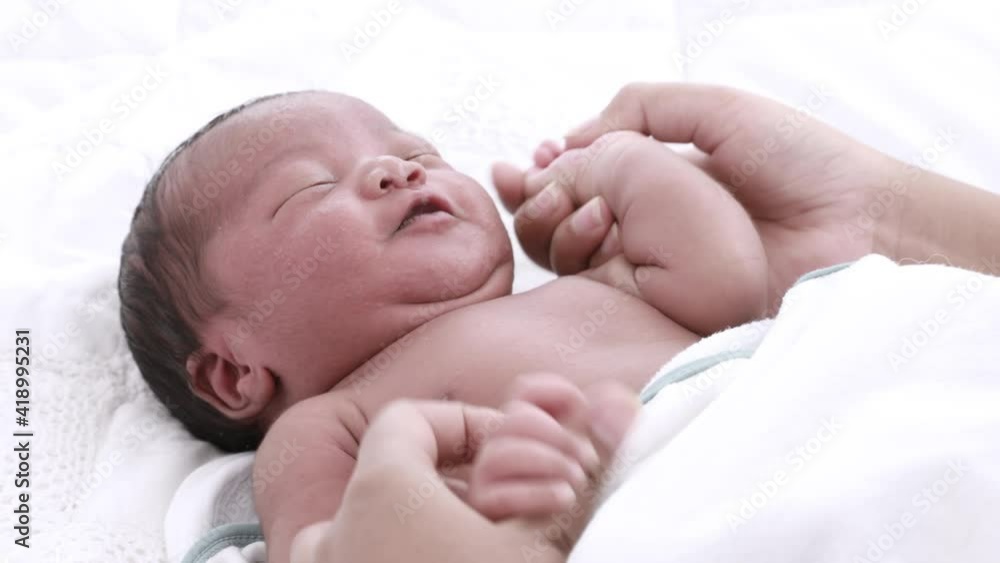 Mother holding hands Newborn Mixed race black boy Ethnicity Thai-Nigeria, Relationship Mom and child. Mother holding hands Newborn Mixed race black boy Ethnicity Thai-Nigeria, Relationship Mom and child.