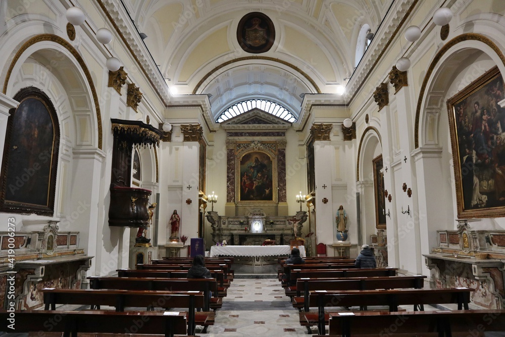 Napoli – Interno della Chiesa di San Giovanni in Corte