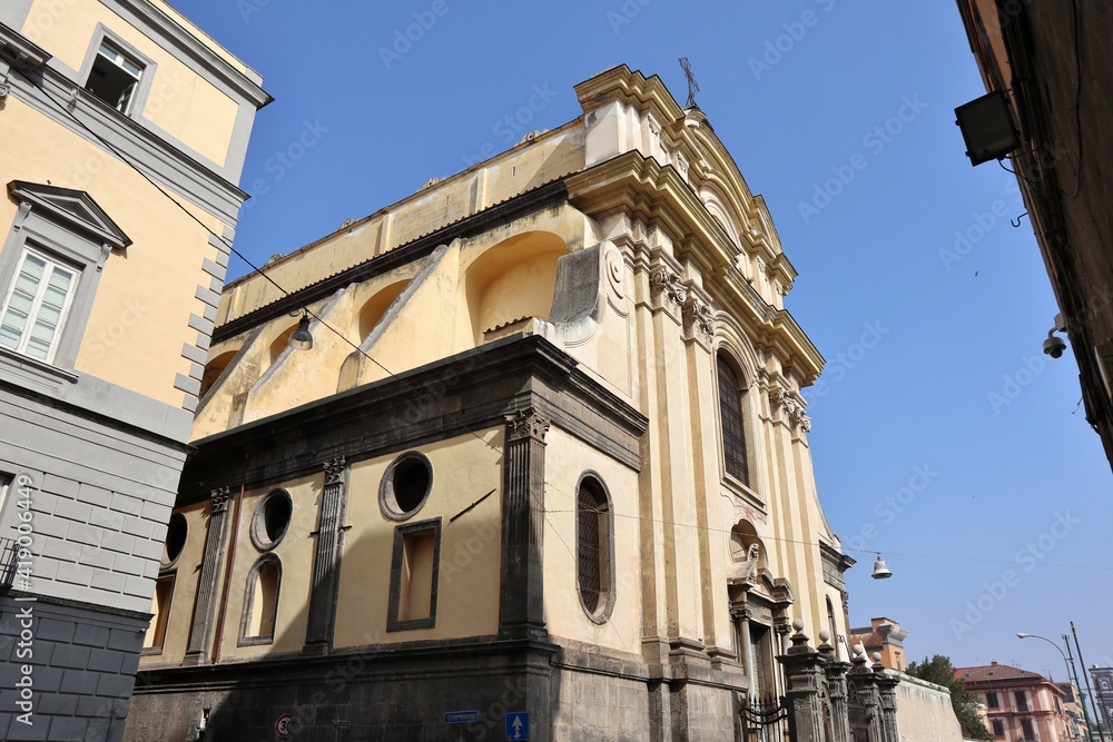 Napoli – Chiesa dei Santi Severino e Sossio da Largo San Marcellino